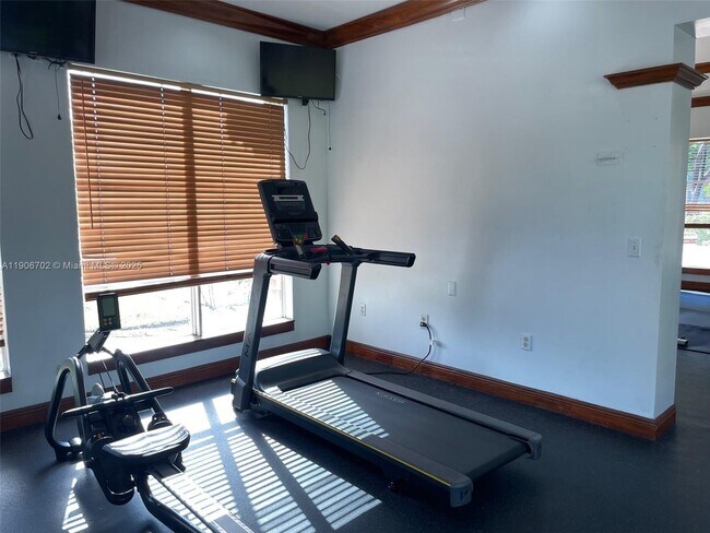 Building Photo - 4856 N State Rd 7