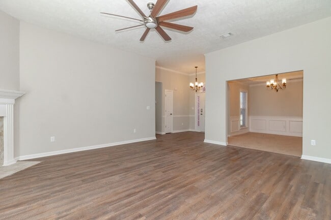 Building Photo - Ranch Near Gate 6