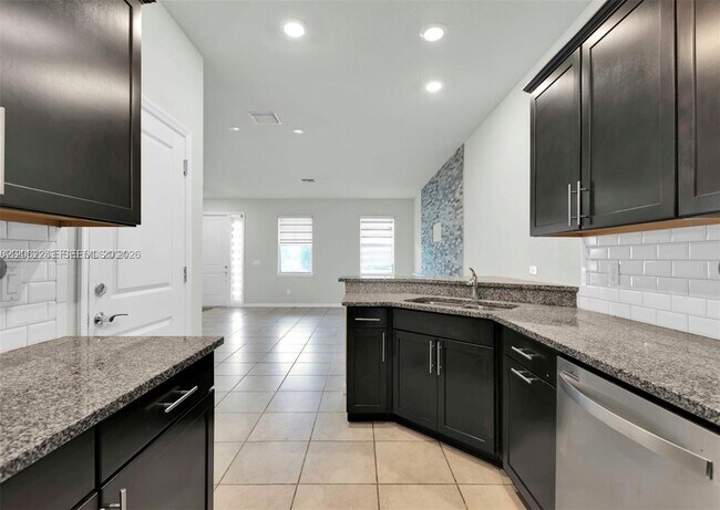 Building Photo - 1240 Eucalyptus Dr