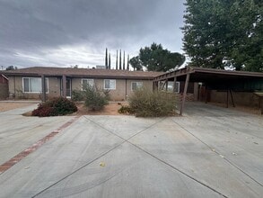 Building Photo - Great 3 + 2 Located in Quartz Hill