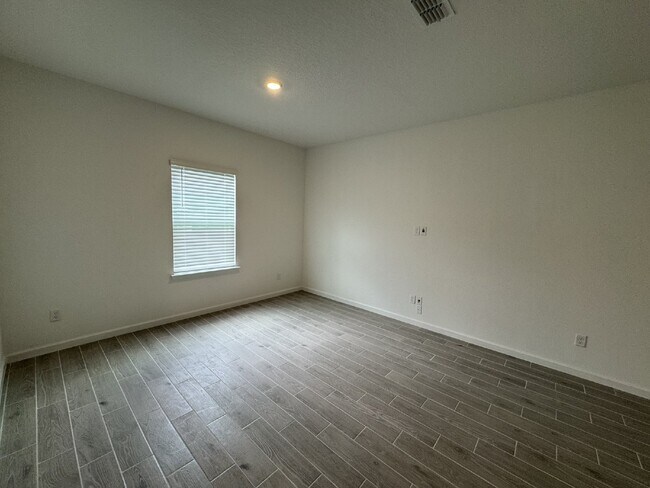 Building Photo - Mill Creek Townhome