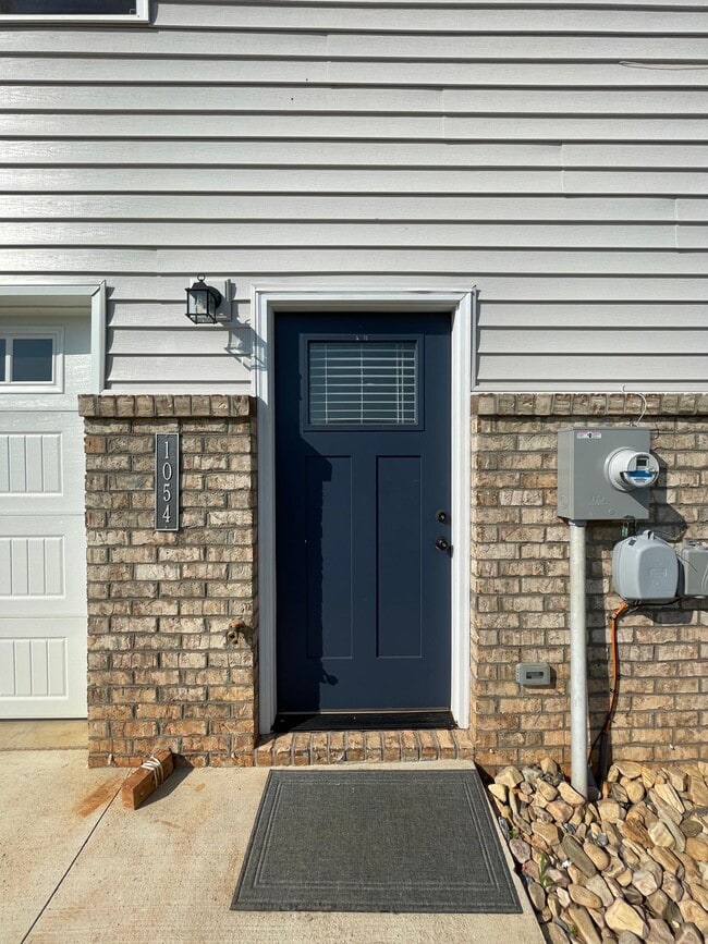 Building Photo - 1054 Brownstone Ln