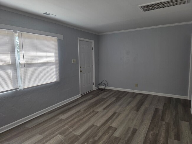 Building Photo - Cute 2 bedroom, 1 bath Duplex