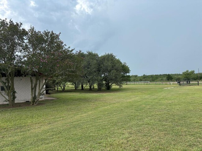 Building Photo - 3987 TX-304