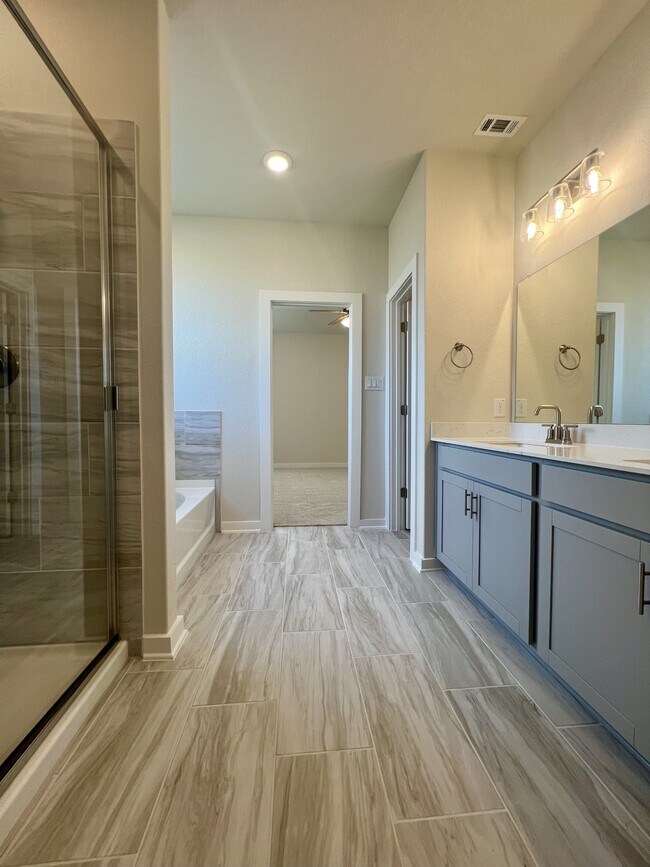 Building Photo - 14438 Inspiration Pt