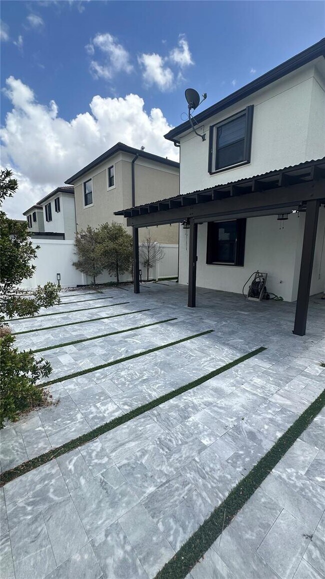 Building Photo - 3423 W 110th St