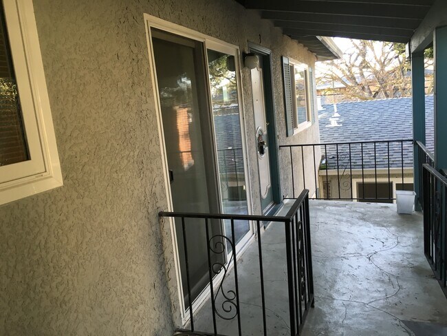 Building Photo - 1584 Mendenhall Dr