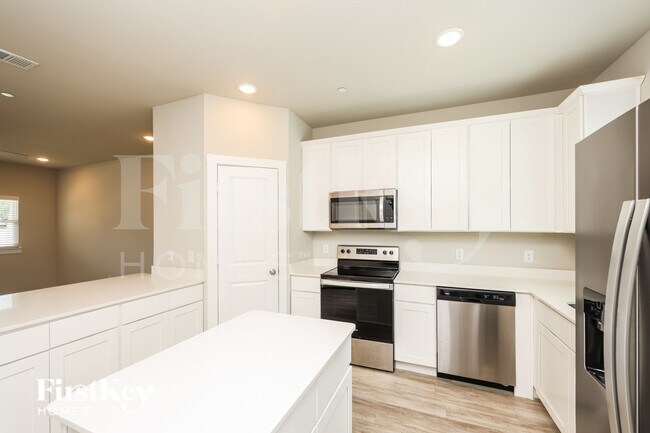 Building Photo - 622 Ava Trl