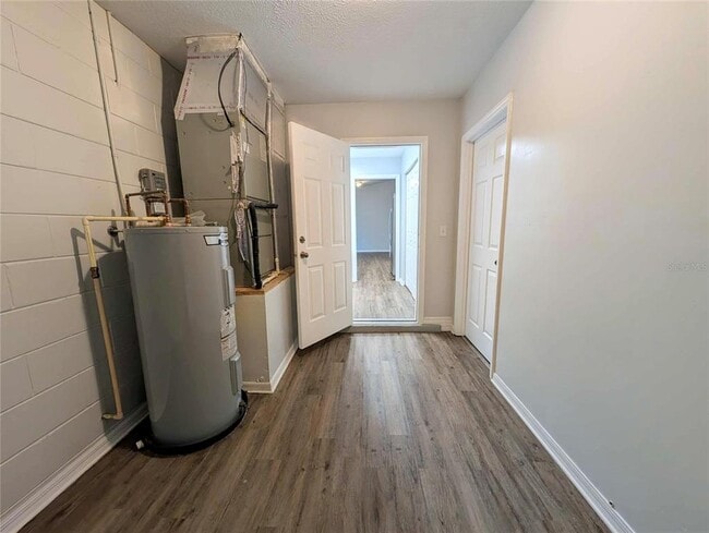 Building Photo - 1511 SW Shorewood Dr