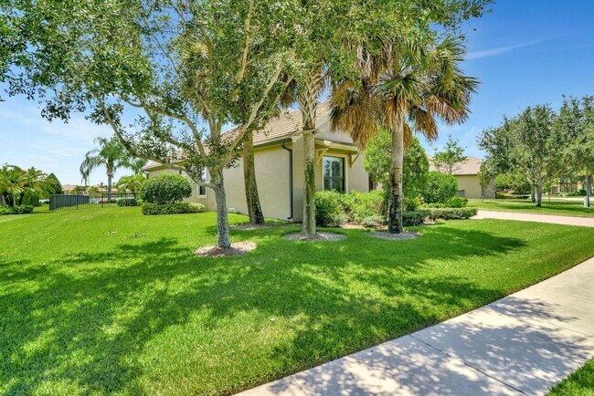 Building Photo - 3600 Siena Cir