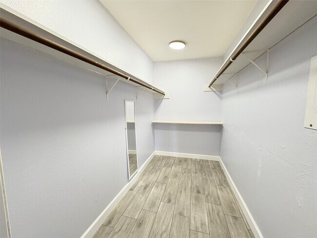 Building Photo - 10555 Turtlewood Ct