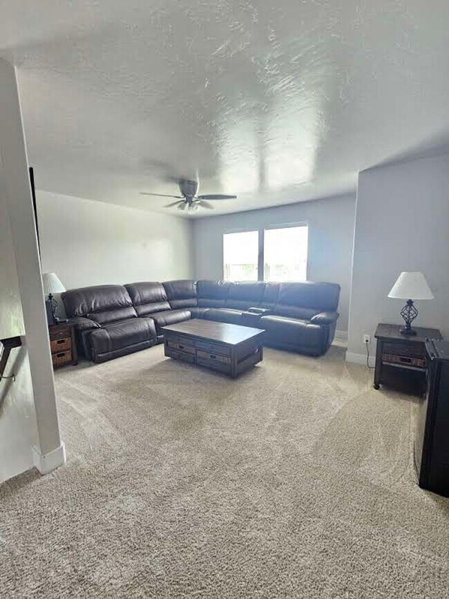 Building Photo - Ready now this beautiful 3 Bedroom Upscale...