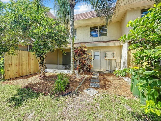 Building Photo - 3 Bedroom, 2.5 Bath home with upgraded kitchen, close to beaches, restaurants, and downtown!!