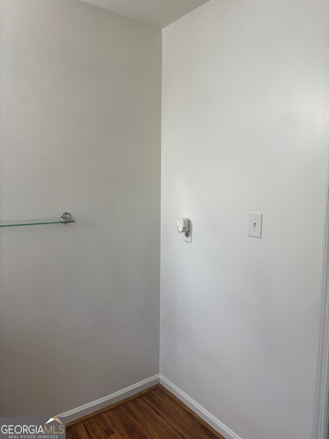 Building Photo - 256 Frederick Dr