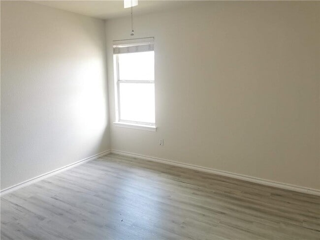 Building Photo - 3207 Barksdale Dr