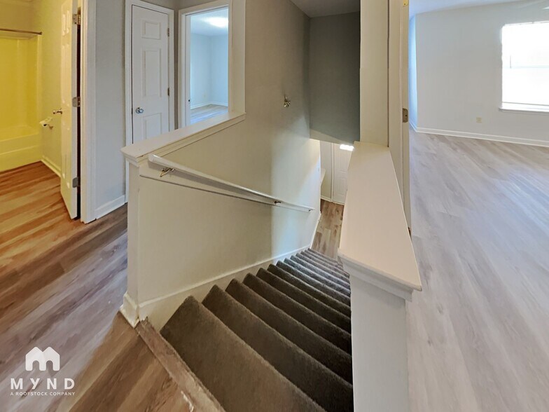 Building Photo - 275 Oakland Hills Dr