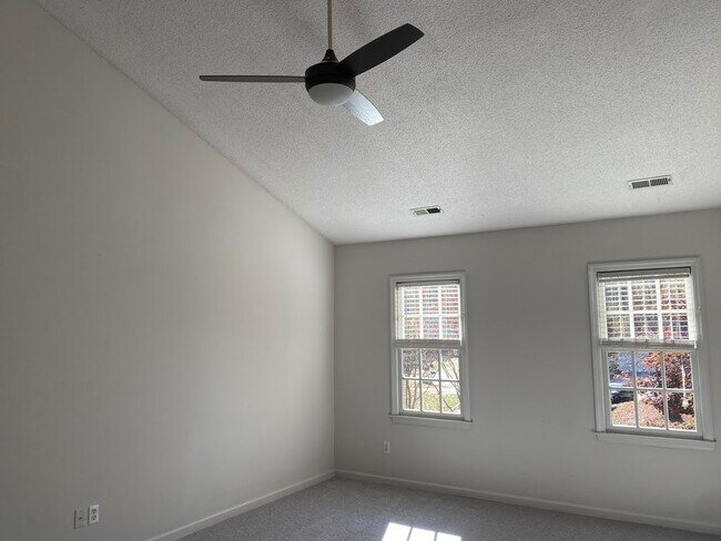 Building Photo - 118 W Skyhawk Dr