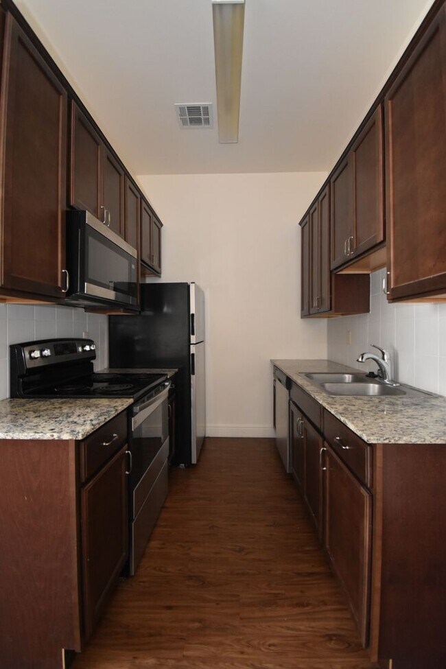Building Photo - 2408-2464 W. Barnett Springs Ave