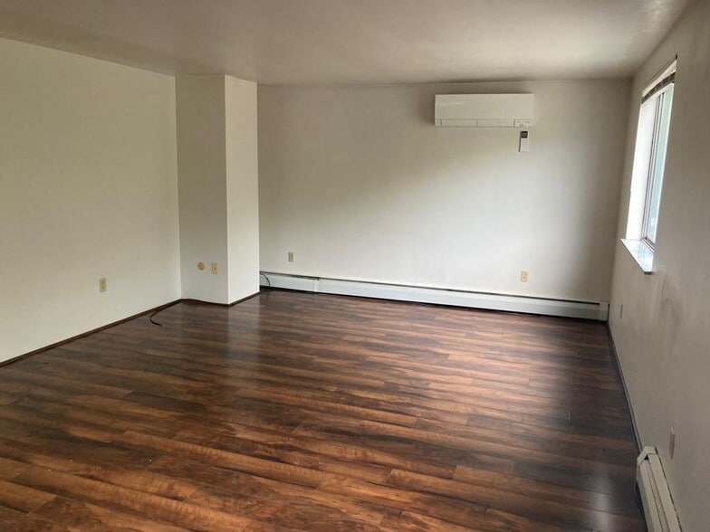 Building Photo - 50 Maplewood St