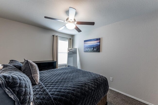 Building Photo - 306 Pecos Dr