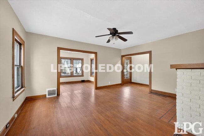 Building Photo - 4136 N Lockwood Ave