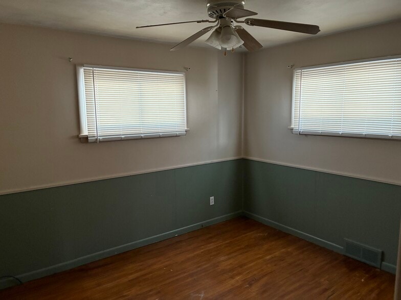 2nd bedroom - 28 Ramblewood Dr