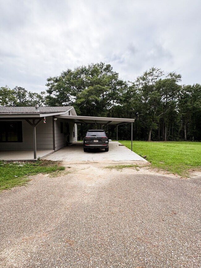 Building Photo - Beautiful 3BR/1BA in the country