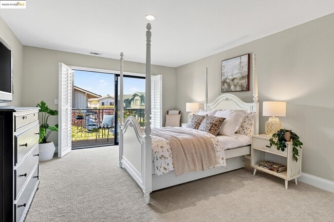 Building Photo - Four Bedroom Home with Panoramic Views