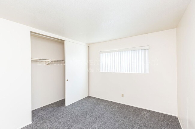 Building Photo - 8740 Flanders Dr