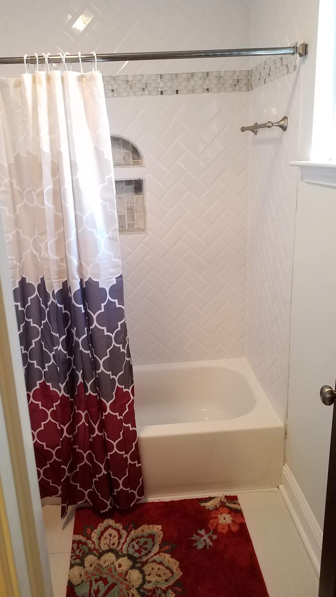 Tub with Shower - 3817 General Taylor St