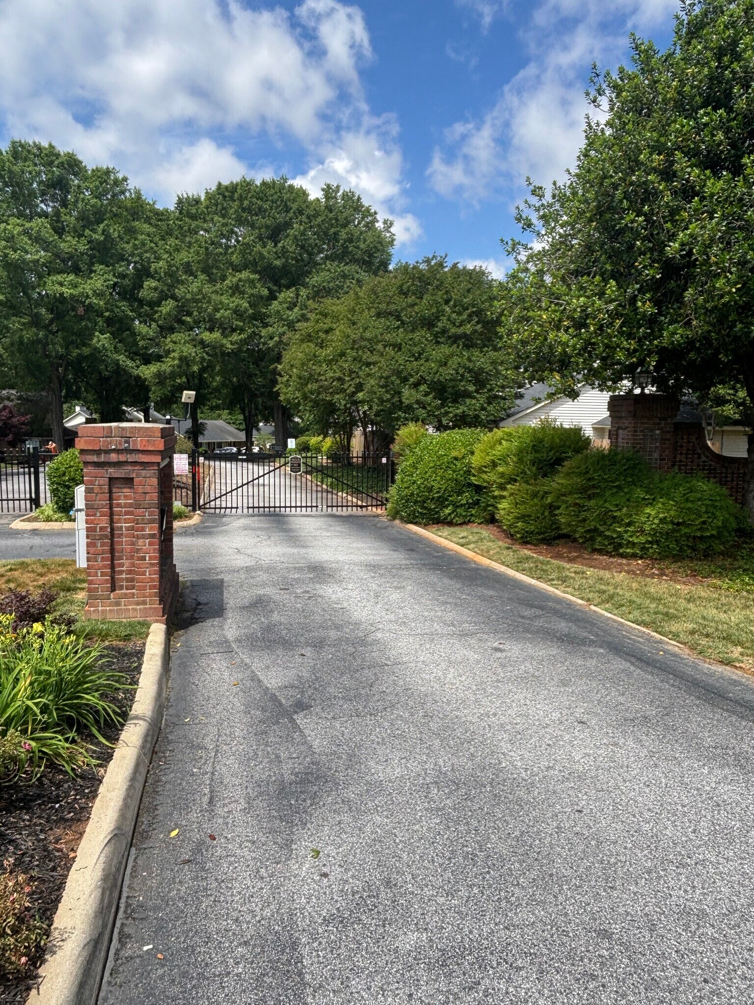 Building Photo - 144 Forest Lake Dr