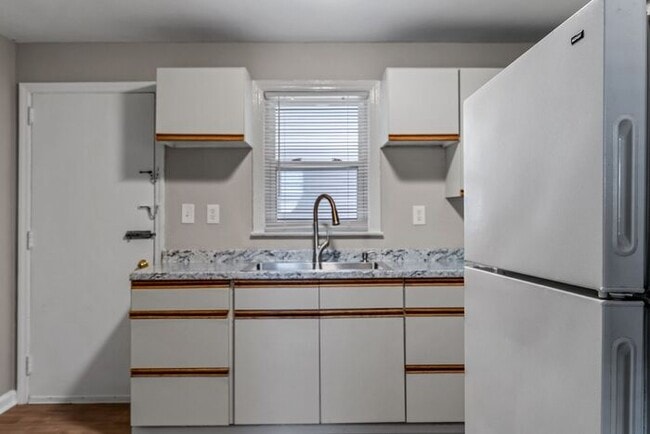 Building Photo - UNCG Area - Brick Duplex - Walk to Class!