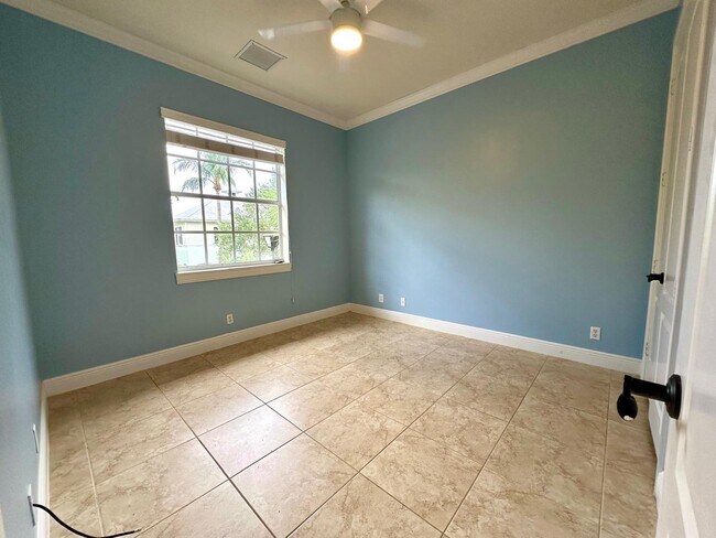 Building Photo - 224 W Bay Cedar Cir