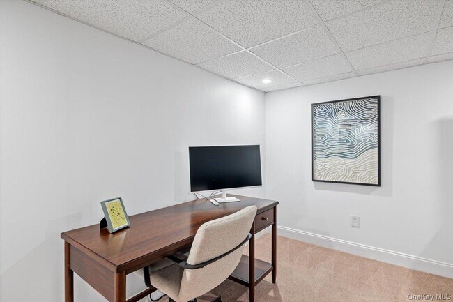 Building Photo - 13 Colonial Ln