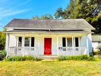 Building Photo - 208 School St