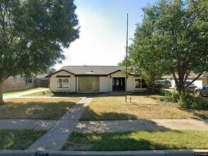 Building Photo - 700 Burnwood Dr