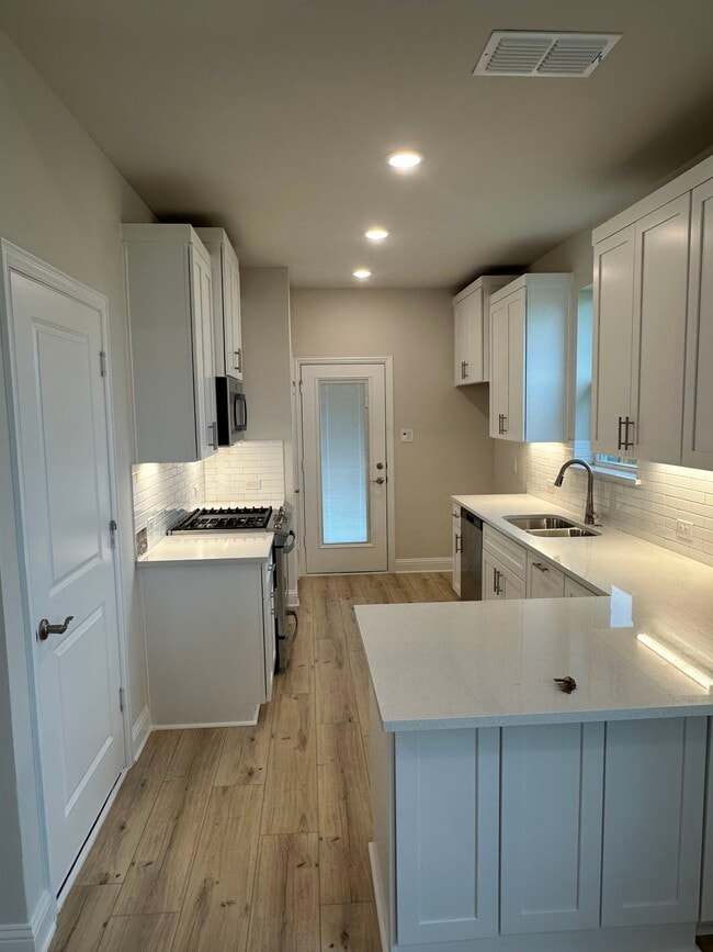 Building Photo - 10999 Tall Timbers Trl