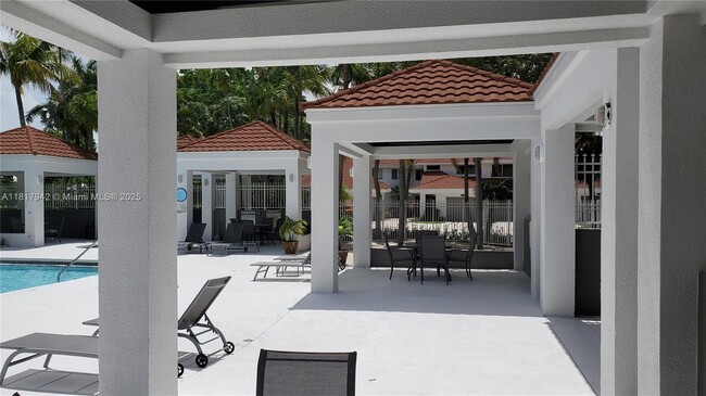 Building Photo - 985 NW 93rd Ave