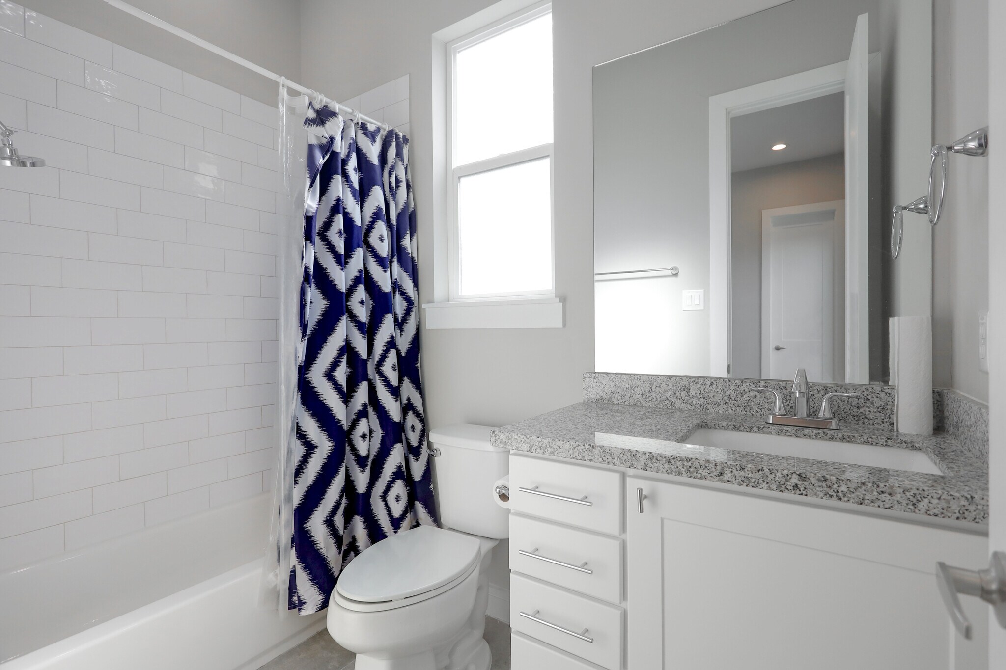 3rd Floor Ensuite Bathroom - 3107 Saint Charles St