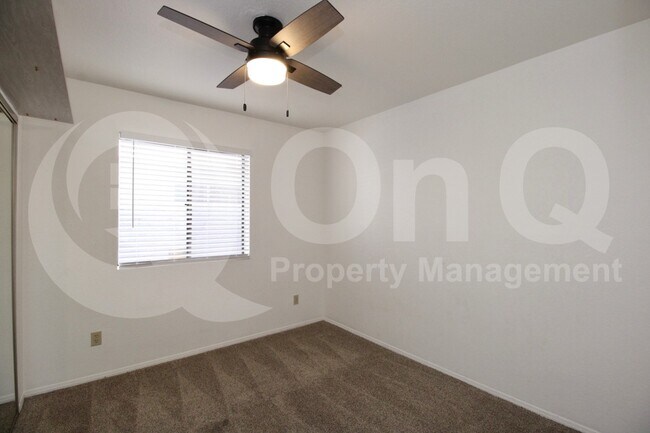 Building Photo - 406 E Linda Ln