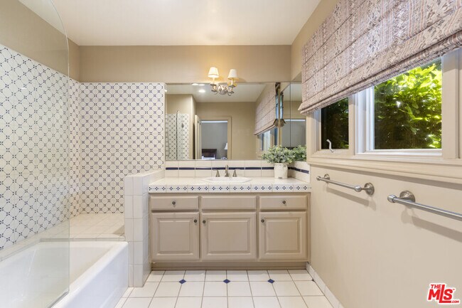 Building Photo - 3265 Mandeville Canyon Rd
