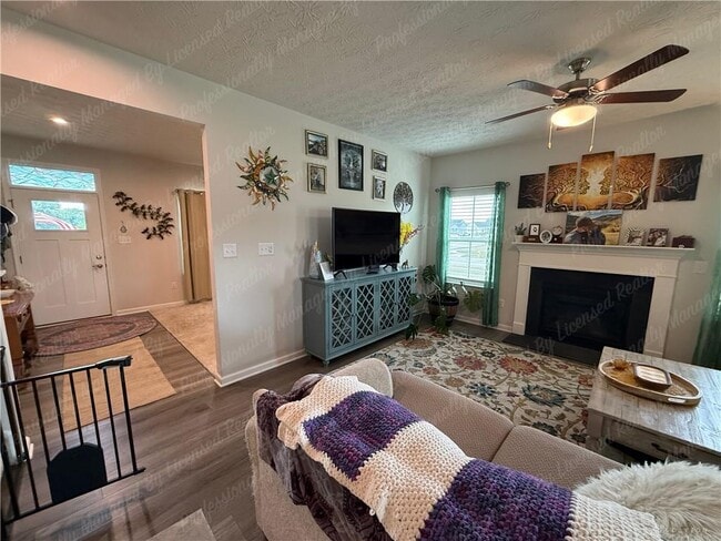 Building Photo - 2418 David Grey Cir