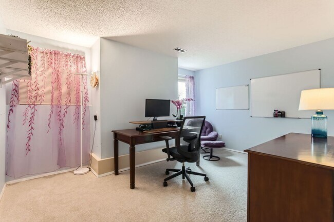Building Photo - Single Family Home in West Linn with a Won...