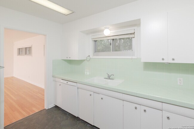 Building Photo - 103 Oakhurst Pl