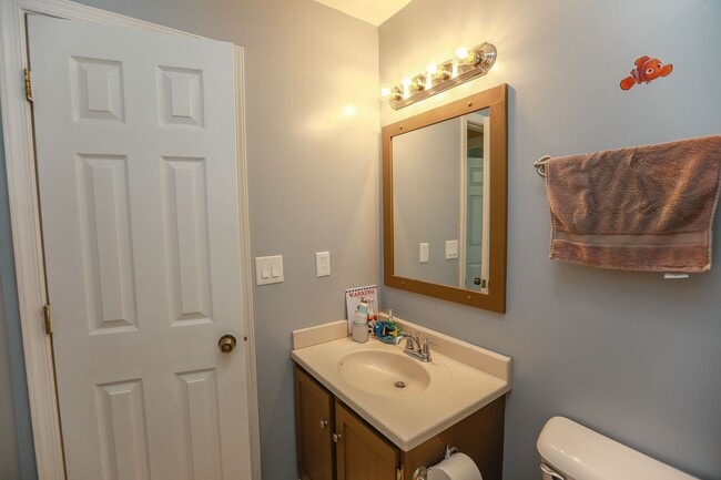 Building Photo - Modern Comfort in a Peaceful Setting – 4BR...