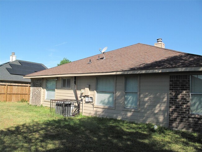 Building Photo - 2526 Doverglen Dr