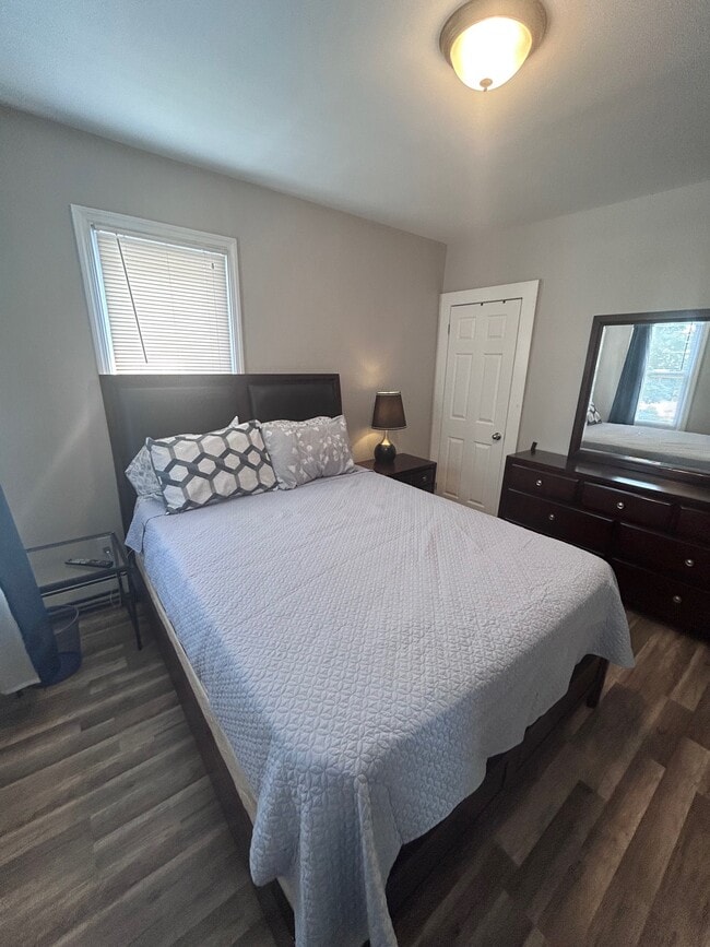 Building Photo - 42 Ella St