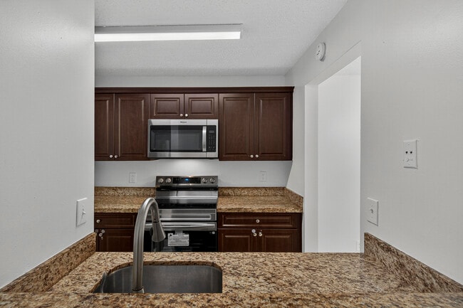 Building Photo - 913 Meadows Cir