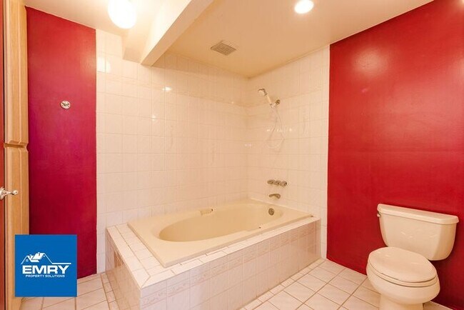 Building Photo - Beautiful 2 Bedroom, 2 Bathroom Condo In C...