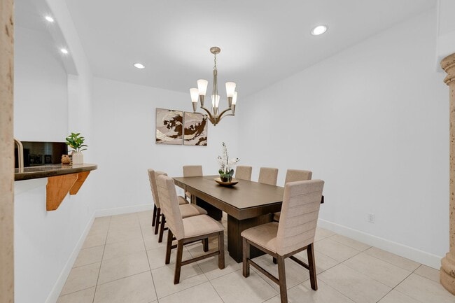 Building Photo - Fully Furnished & Move-In Ready!